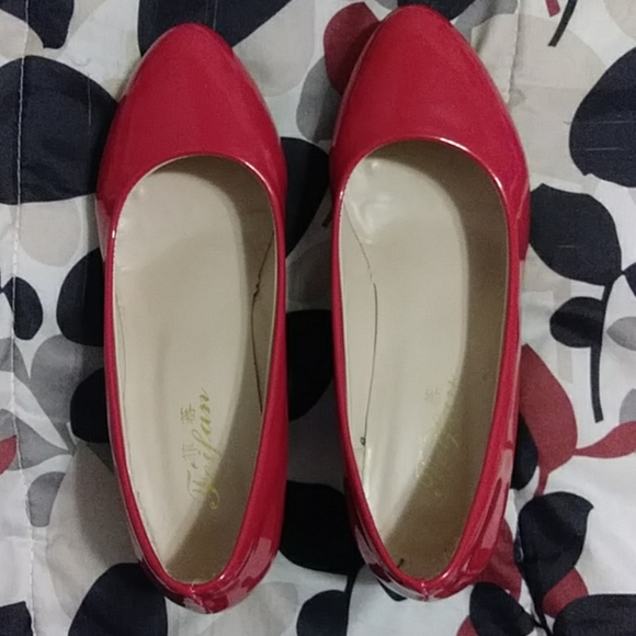 Shoes - Picture 2 of 4